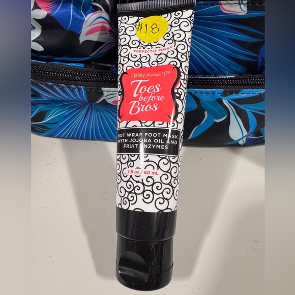 ❣️SALE❣️~$10~Perfectly Posh~Toes before Bros~Hot Wrap Foot Mask~ New and Sealed - Picture 1 of 4